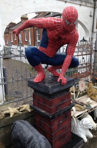 www.theconservatoryhove.co.uk/sussex/resin_figures/spidey_on_chimney
