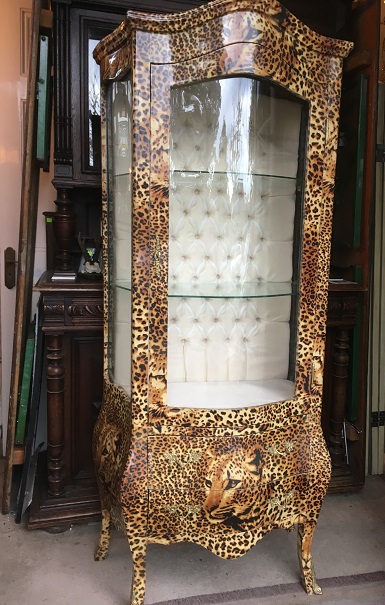  www.theconservatoryhove.co.uk/sussex/antiques/lacquered_leopard_display_cabinet
